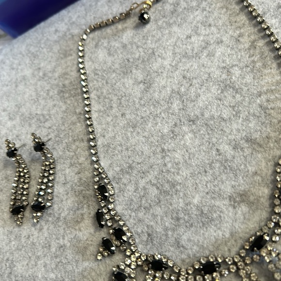 Rhinestone Jewelry Set - Picture 5 of 7